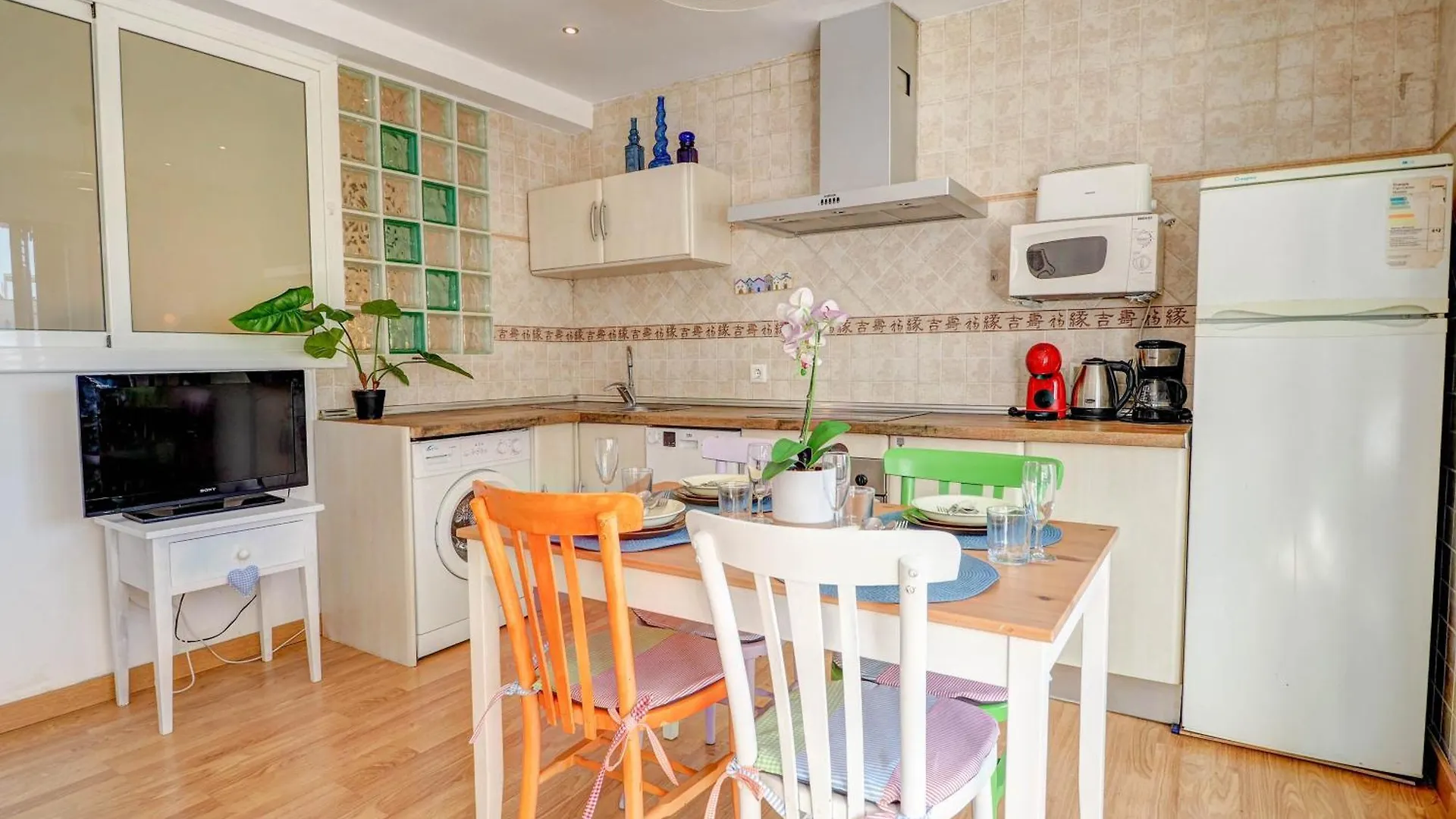 Carmen Apartment By Hello Homes סיטגס ספרד