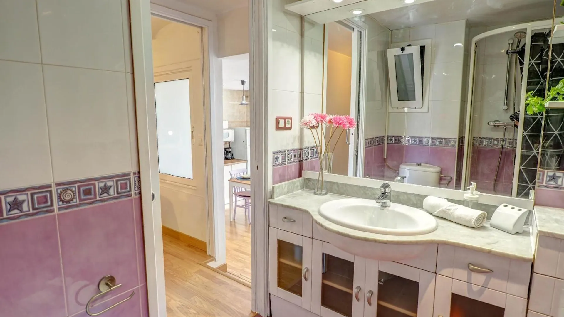 Carmen Apartment By Hello Homes סיטגס 0*,